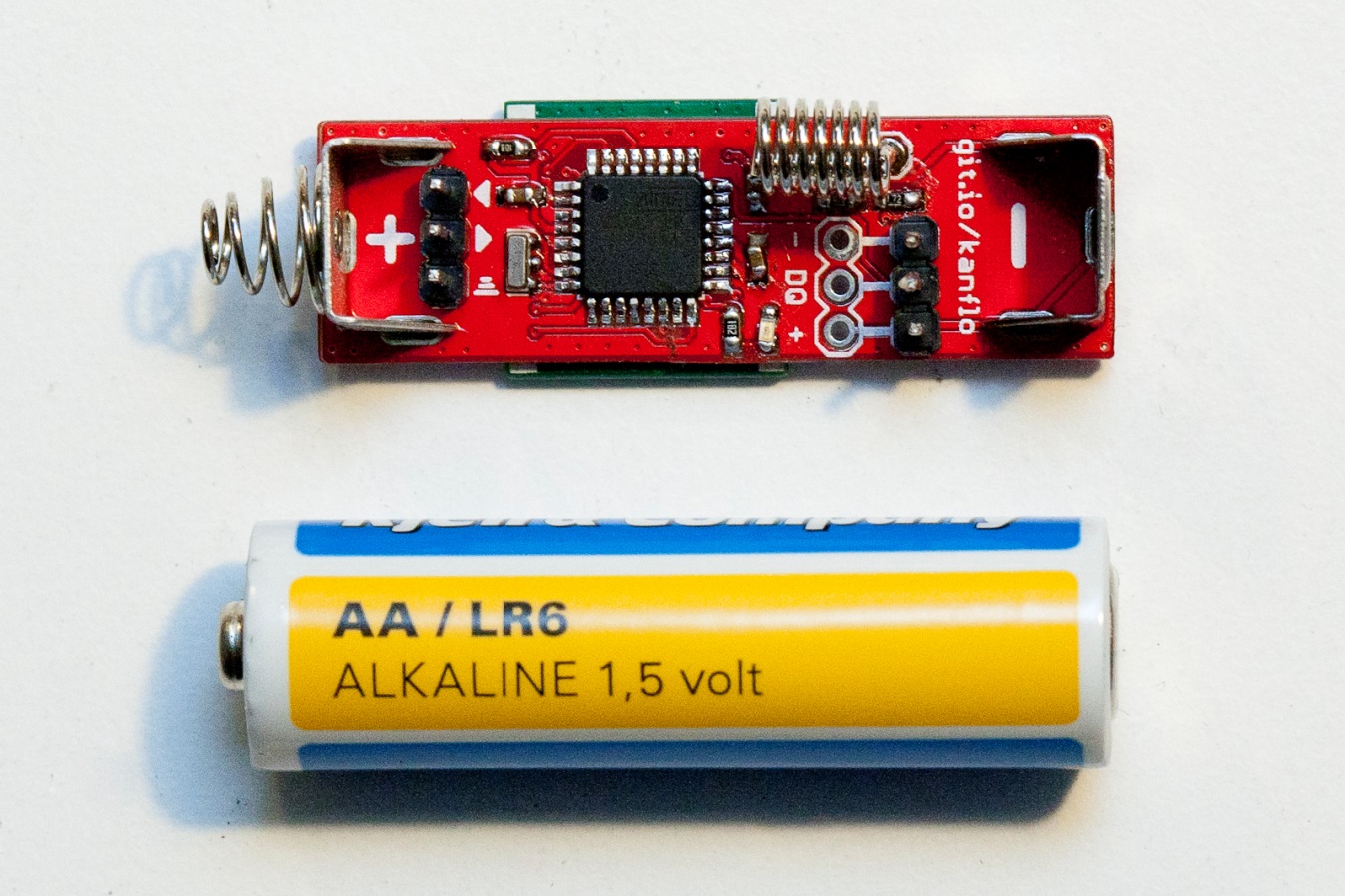 Expertos crean nueva placa Arduino del tamaño de una pila AA